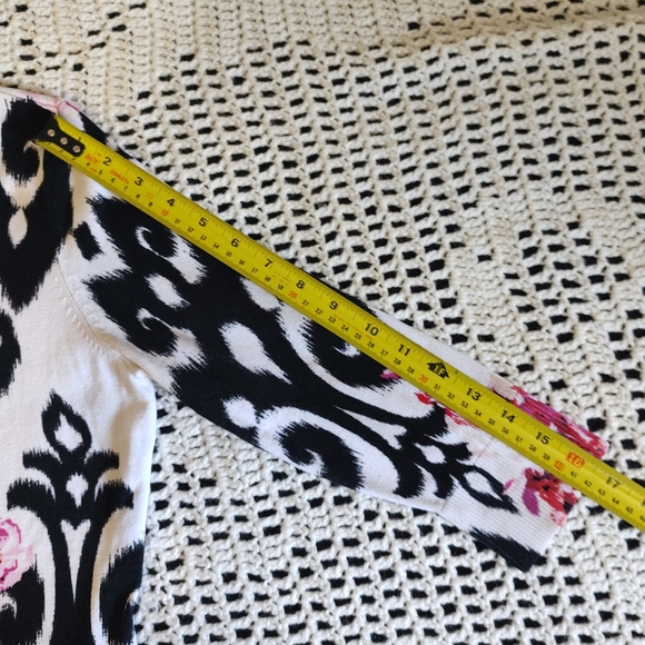 White House Black Market Black and White Cardigan with Pink Floral Design - Picture 11 of 12